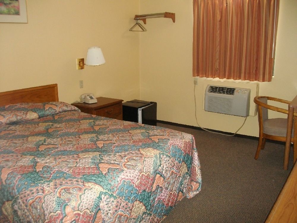 Budgetel Inn & Suites Fort Scott Zewnętrze zdjęcie