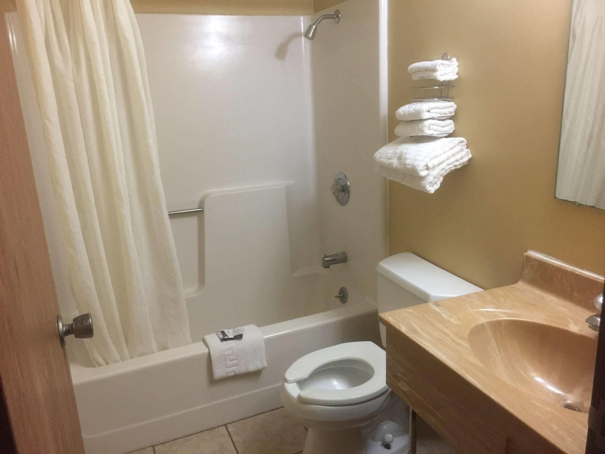 Budgetel Inn & Suites Fort Scott Zewnętrze zdjęcie