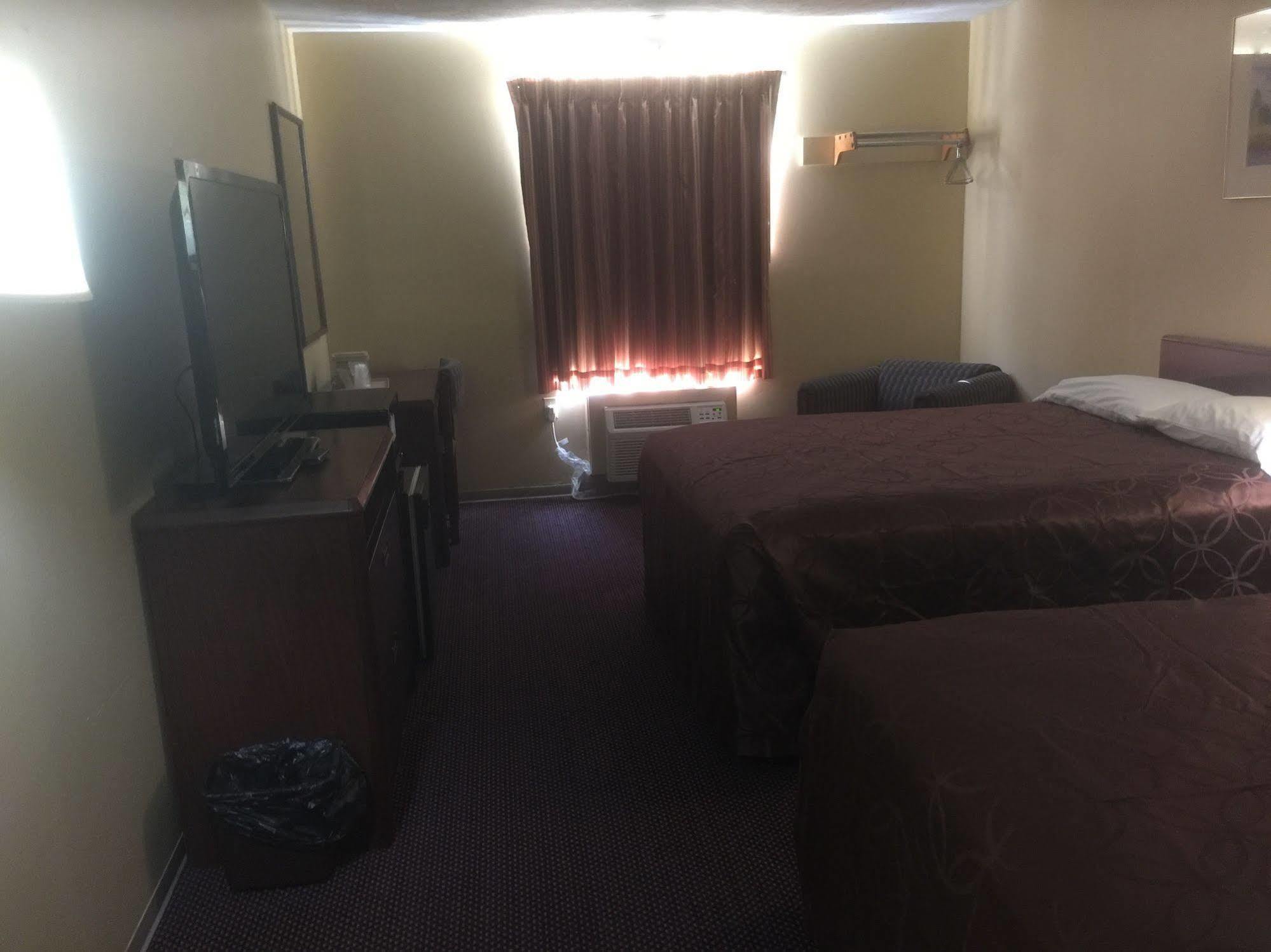 Budgetel Inn & Suites Fort Scott Zewnętrze zdjęcie