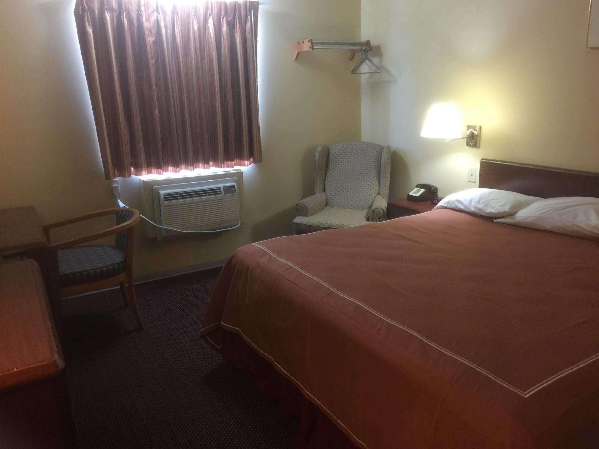 Budgetel Inn & Suites Fort Scott Zewnętrze zdjęcie